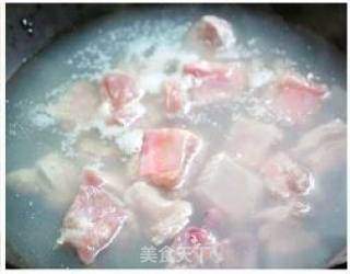 糖醋排骨的做法步骤：2