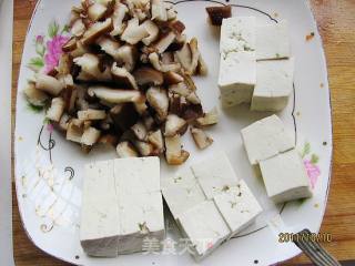 香菇肉末烧豆腐的做法步骤：2