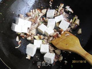香菇肉末烧豆腐的做法步骤：5