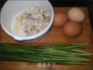 鱼蓉韭菜炒蛋的做法步骤：1
