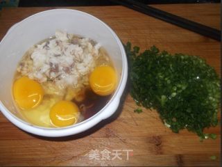 鱼蓉韭菜炒蛋的做法步骤：4