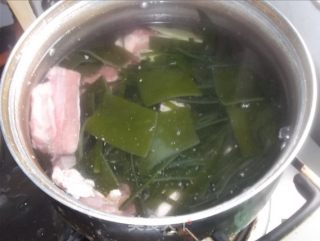 海带排骨汤的做法步骤：4