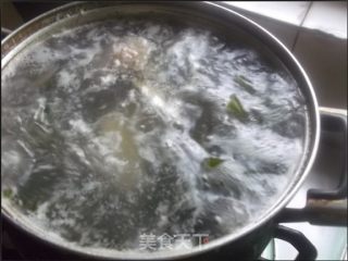 海带排骨汤的做法步骤：5