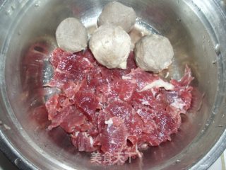 牛肉粿条汤的做法步骤：1