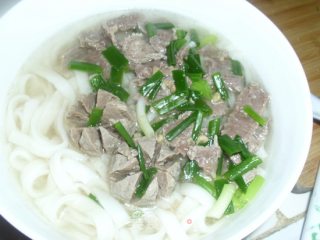 牛肉粿条汤的做法步骤：11