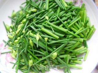 韭菜花炒章鱼的做法步骤：1
