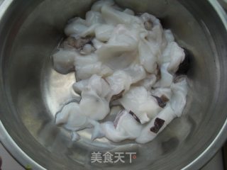 韭菜花炒章鱼的做法步骤：2