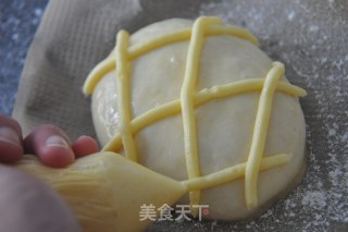 松软的红豆沙奶酥面包的做法步骤：11