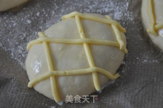 松软的红豆沙奶酥面包的做法步骤：12
