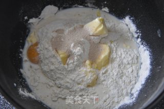 酸酸甜甜的 菠萝朗母牛角包的做法步骤：1