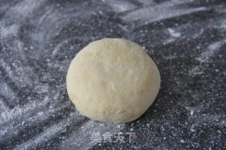 酸酸甜甜的 菠萝朗母牛角包的做法步骤：10