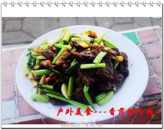 户外美食2---香芹炒牛肉的做法步骤：8