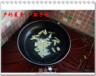 户外美食4---辣子鸡的做法步骤：1