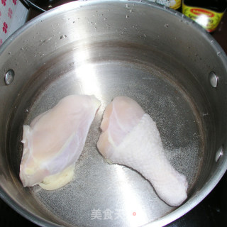 “蘑”力“食”足——香菇鸡腿竹荪汤的做法步骤：4