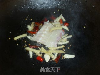 酸菜鱼火锅的做法步骤：8