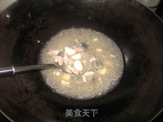 皮蛋瘦肉煮辣椒叶的做法步骤：4