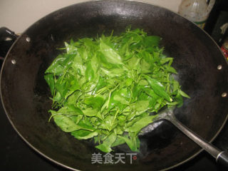 皮蛋瘦肉煮辣椒叶的做法步骤：5