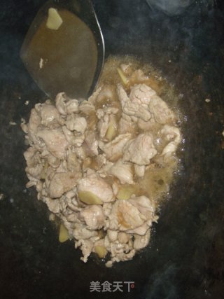 鲜磨菇花菜炒肉片的做法步骤：5