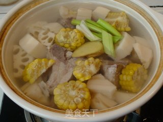 玉米莲藕脊骨汤的做法步骤：5