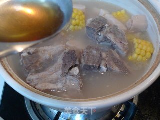 玉米莲藕脊骨汤的做法步骤：6