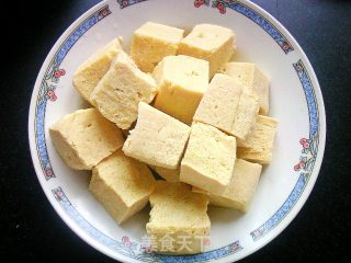 高汤海带炖豆腐的做法步骤：1