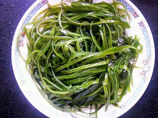 高汤海带炖豆腐的做法步骤：2