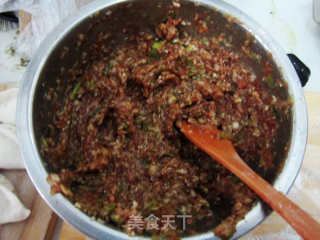 猪肉白菜馅饺子的做法步骤：2