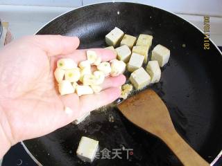 蟹味菇烧豆腐的做法步骤：3