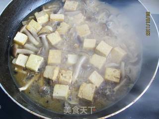 蟹味菇烧豆腐的做法步骤：6
