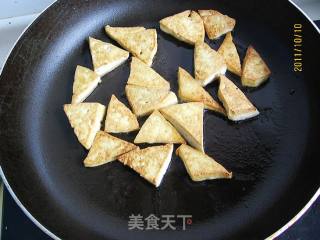 蟹籽酱烧豆腐的做法步骤：2