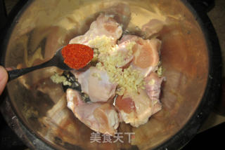 油炸鸡翅根的做法步骤：2