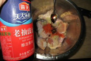 油炸鸡翅根的做法步骤：3