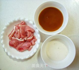 酸酸甜甜的开胃餐-----锅爆肉饭的做法步骤：2