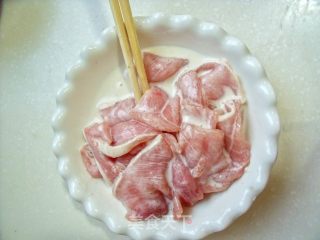 酸酸甜甜的开胃餐-----锅爆肉饭的做法步骤：3