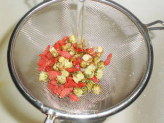 菊花水果茶的做法步骤：1