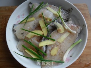 香菇剁椒蒸鳕鱼的做法步骤：3