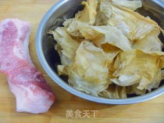 【怡汝私房宴客菜】笋衣红烧肉的做法步骤：1