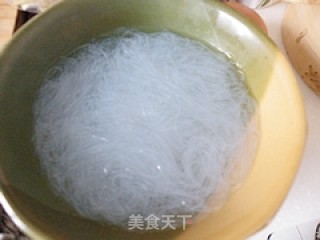 开胃凉菜---胡萝卜拌粉丝的做法步骤：3