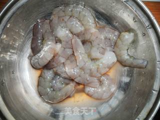 虾仁火腿蛋炒饭的做法步骤：2