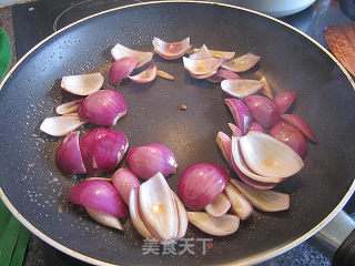 让你食指大动~~香煎三文鱼骨的做法步骤：4