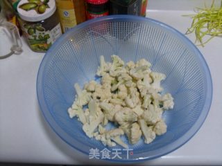 番茄炖花菜的做法步骤：1