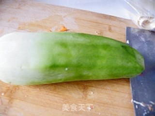 清爽的荤菜----萝卜肉炖粉丝的做法步骤：1