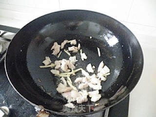 清爽的荤菜----萝卜肉炖粉丝的做法步骤：4