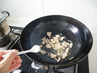 清爽的荤菜----萝卜肉炖粉丝的做法步骤：5