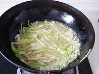清爽的荤菜----萝卜肉炖粉丝的做法步骤：8