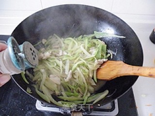 清爽的荤菜----萝卜肉炖粉丝的做法步骤：10