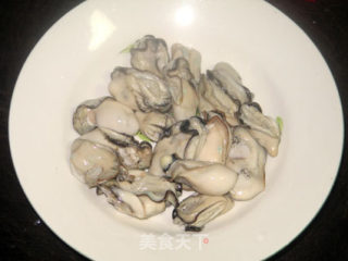 白酒蒜蓉煮生蚝的做法步骤：4