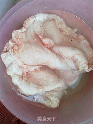 轻松炼制色如牛奶般乳白的猪油—巧炼猪油的做法步骤：2