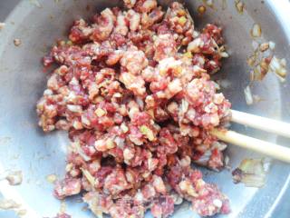 香煎牛肉豆腐饼的做法步骤：3