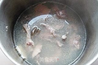 当归观音鸭汤的做法步骤：6